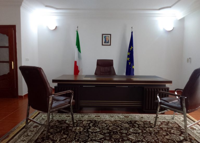 Studio del Capo Missione e uffici / Bureau de l’Ambassadeur